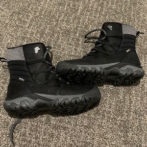 Keen waterproof winter & hiking boots